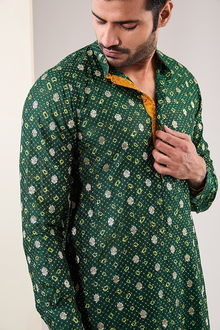 Emerald Green Bandhani Zari & Sequins Embroidered Kurta Set by Rabani & Rakha Men at Pernia's Pop Up Shop